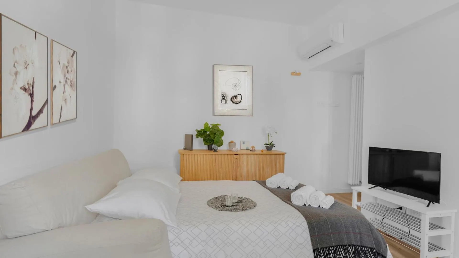 Apartment Duomo-Isola Home Design-Self Check-In Milan