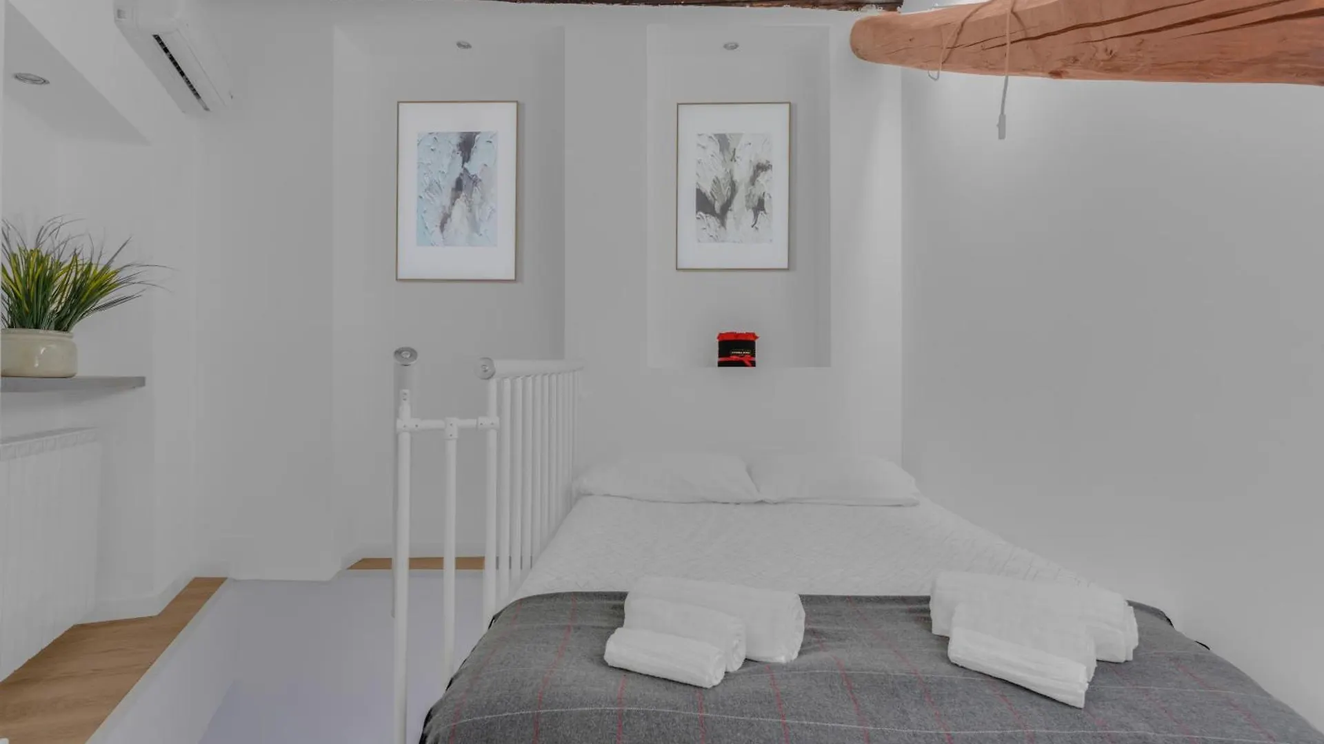 Duomo-Isola Home Design-Self Check-In Milan Apartment